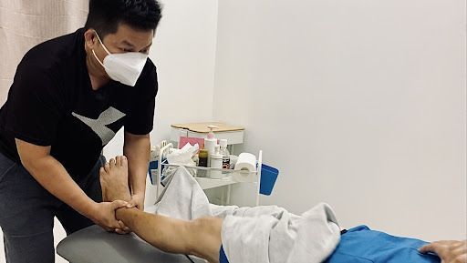 Klinik Kiropraktik Terbaik di Kampung Sungai Ara untuk Kesihatan Tulang Belakang Anda